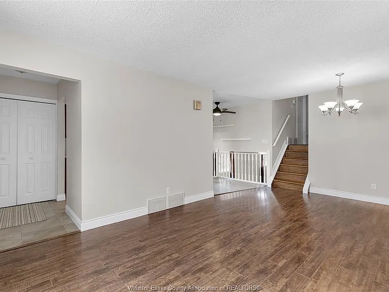 3083 Jefferson Blvd — Photo 7