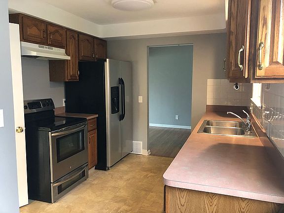 4th image of 30532 Willow Ln