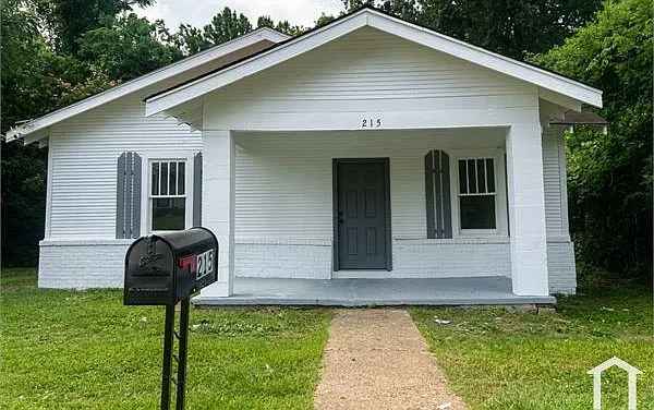 3 bed, 1256 sqft, $900 — Photo 1
