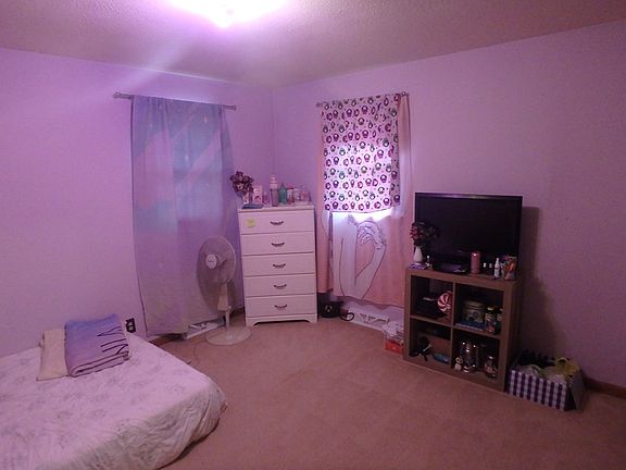 4th image of 712 Meadow Ln