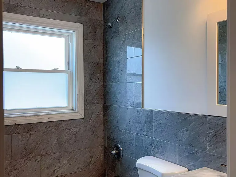 578 Albert St — Photo 18
