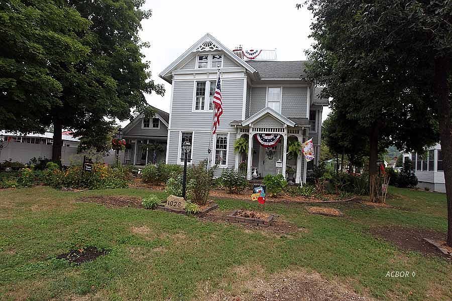 1st image of 1026 1st Ave