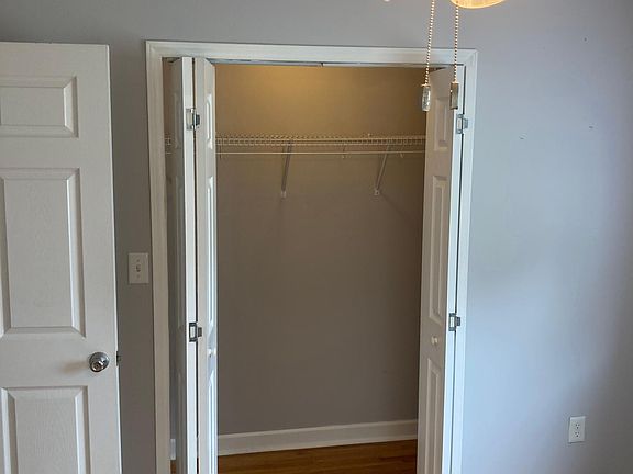 4th image of 205 Rose St
