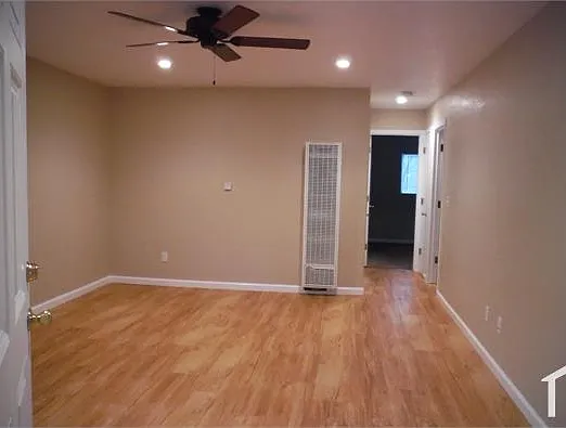 2 bed, 950 sqft, $2,300 — Photo 4