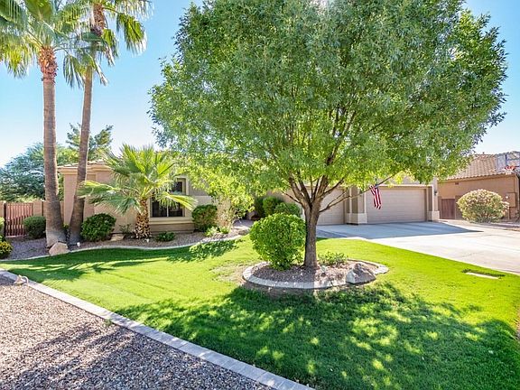 Mature landscaping everywhere