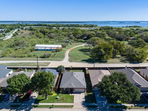 632 Montgomery Dr, Lake Dallas, TX 75065