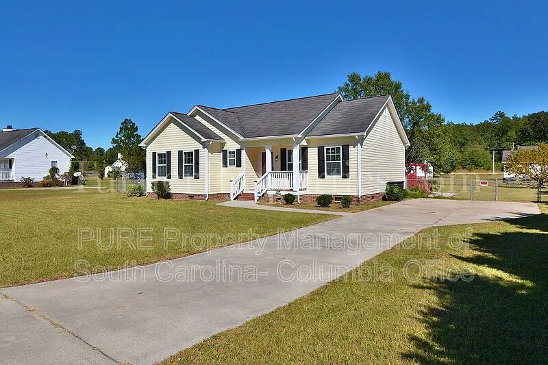 3 bed, 2.0 bath, 1376 sqft, $1,525 — Photo 3