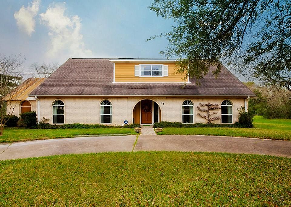 1st image of 12 Vista Ln