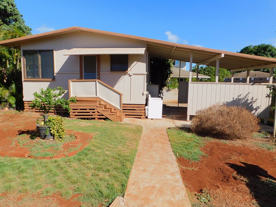 480 sq.ft. cottage with attached 270 sq.ft. lanai is in the back of a shared 8,100 sq. ft. lot