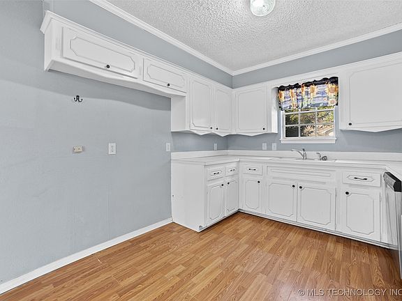 5th image of 1308 W School St