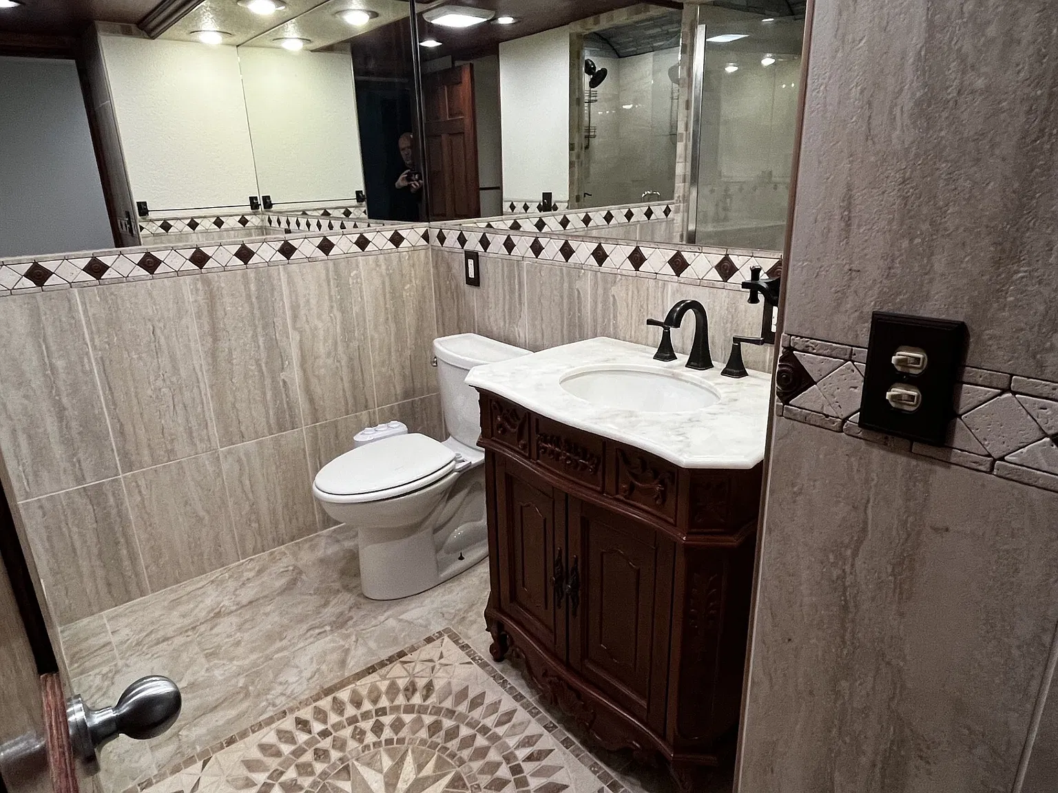 3 bed, 2.0 bath, 2500 sqft, $2,400 — Photo 4