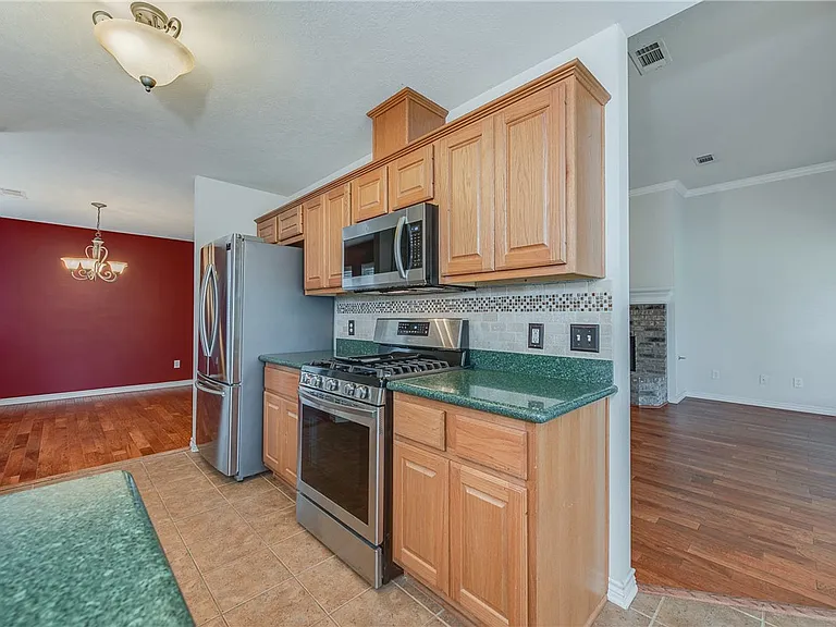 1207 Portsmouth Ct — Photo 13