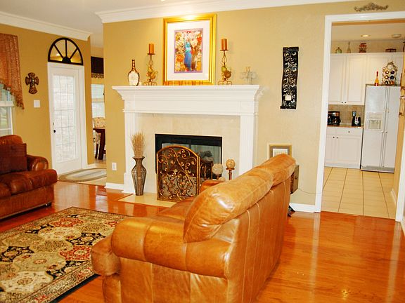 4th image of 1628 Rock Cliff Ln
