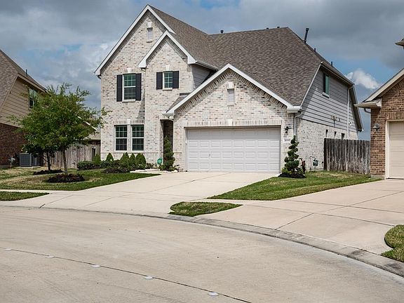 Another view of the front of the house.