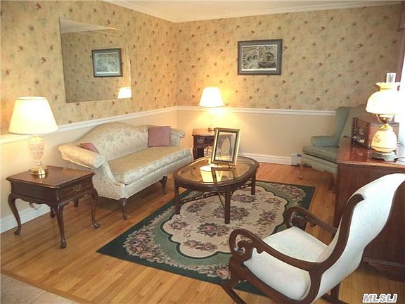 3rd image of 27 Elizabeth Dr