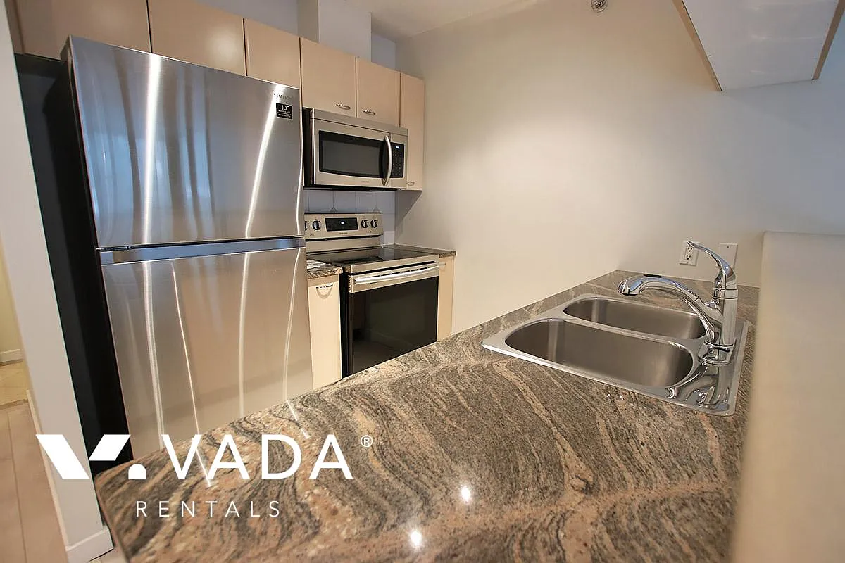1331 Alberni Street Vancouver — Photo 3