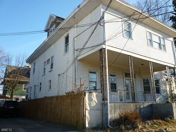 2nd image of 676 Stuyvesant Ave APT 4