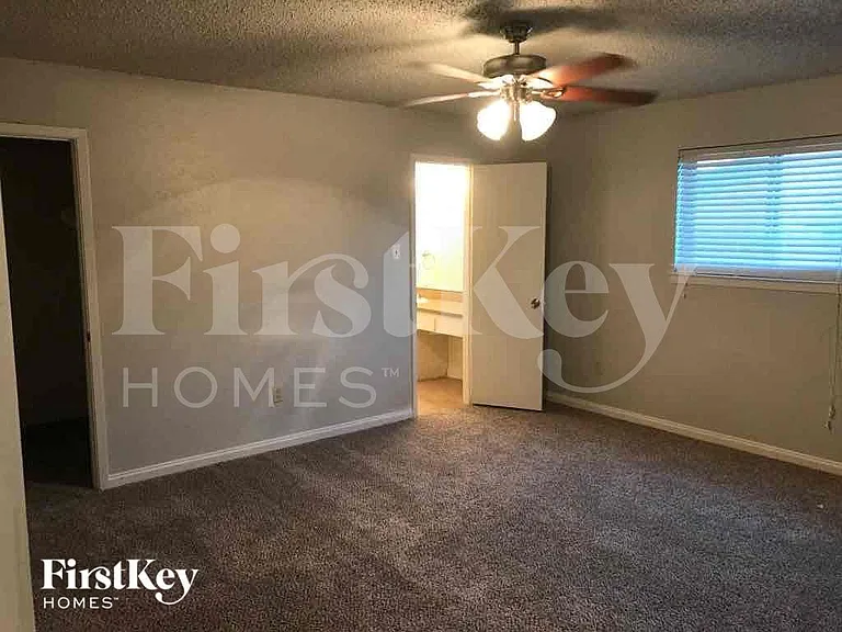 732 NW Ann Lois Ln — Photo 8