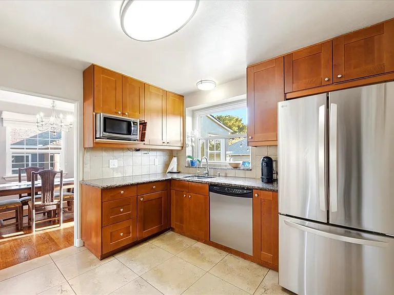 4526 Euclid Ave — Photo 13