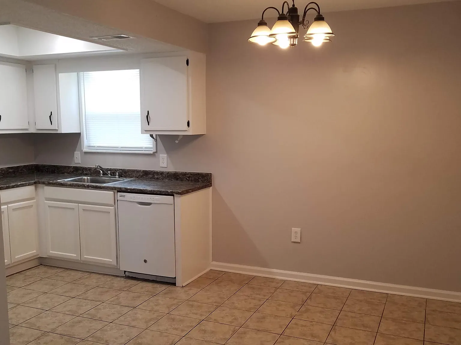 2 bed, 864 sqft, $1,195 — Photo 3