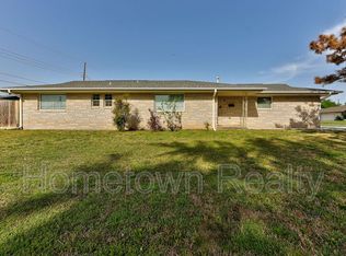 900 SW 6th St, Moore, OK 73160