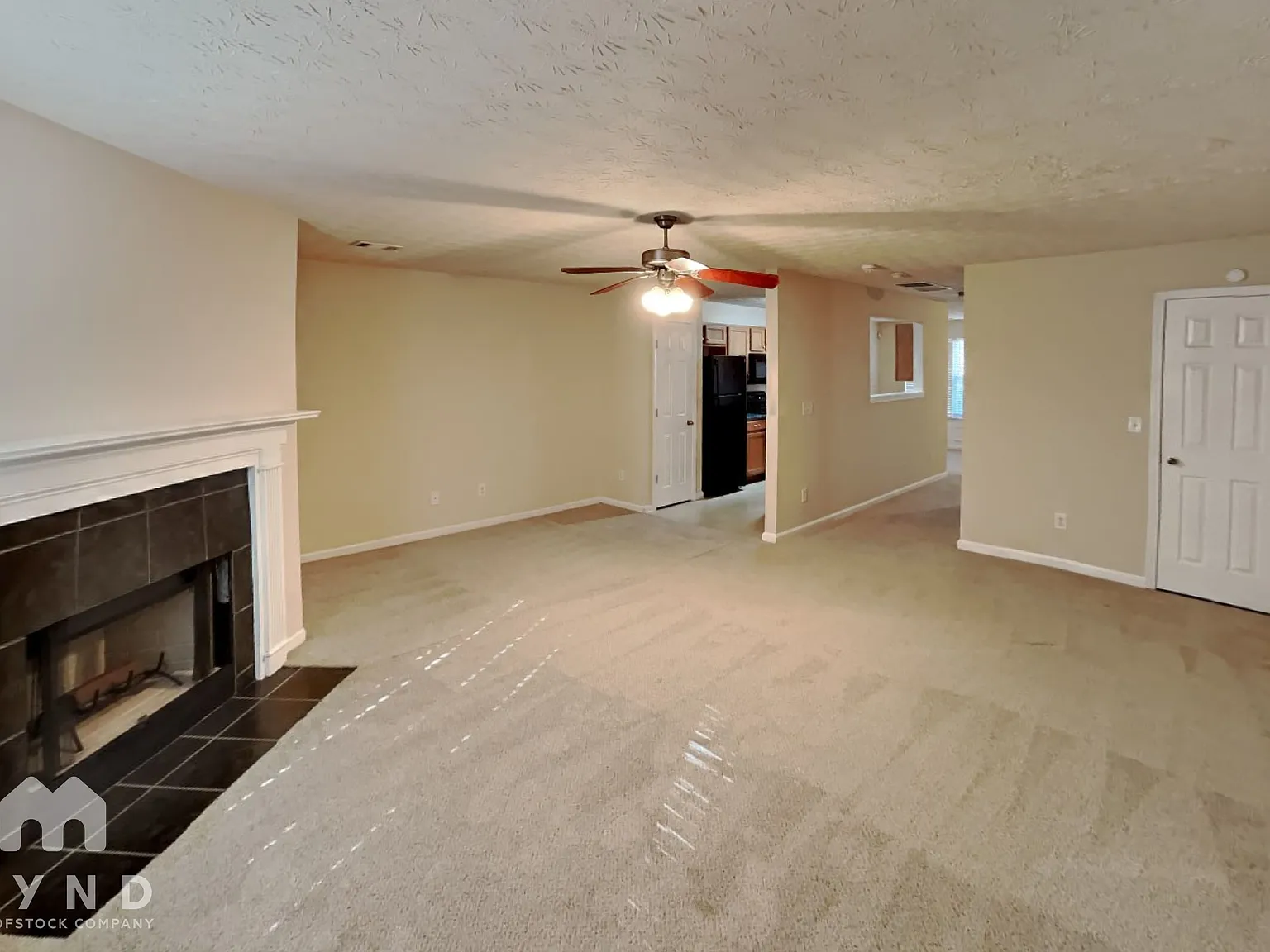 3 bed, 2.0 bath, 1590 sqft, $1,585 — Photo 3