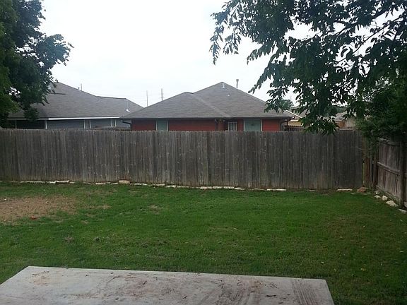 Rear yard/ Patio