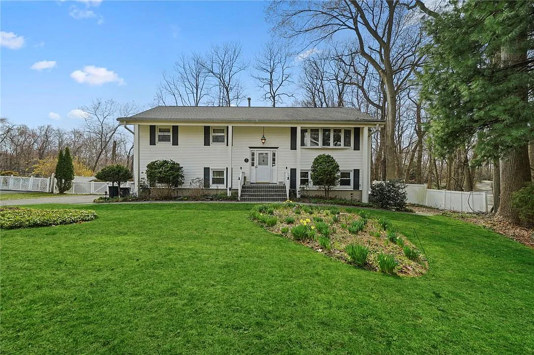 67 Delo Drive photo 1