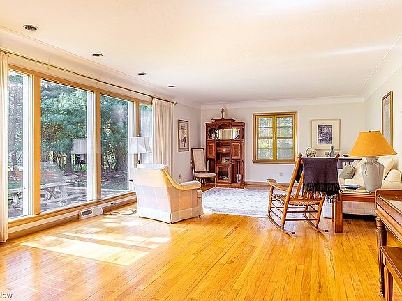 3rd image of 2181 Cedarview Dr
