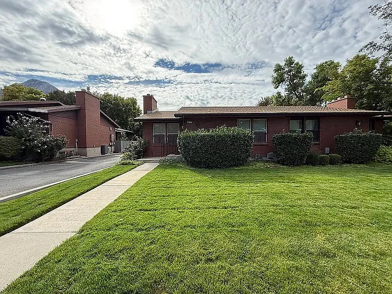 3 bed, 2.5 bath, 2476 sqft, $2,500 — Photo 3
