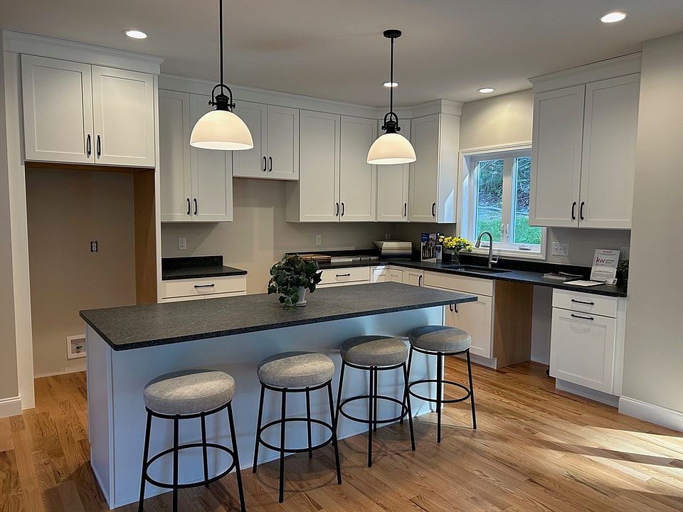 2nd image of 31 Juliana Ave