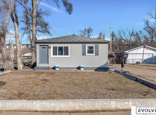 6262 Buckingham Ave, Omaha, NE 68117