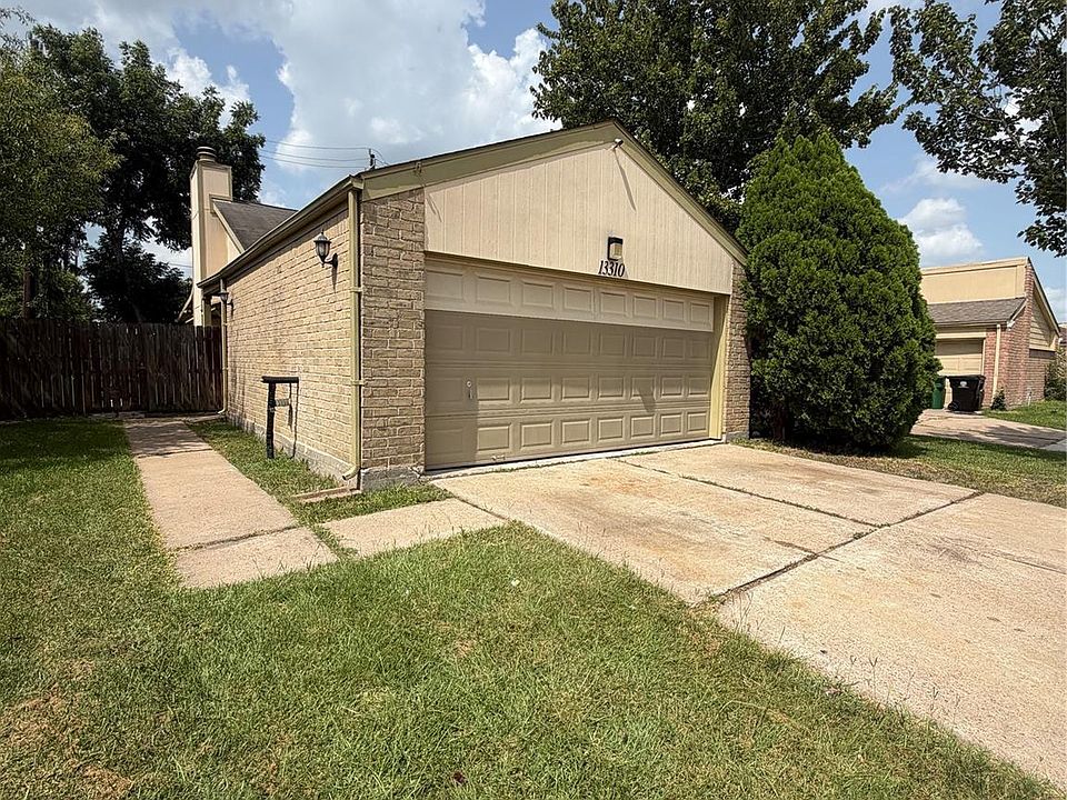 1st image of 13310 Robinglen Dr