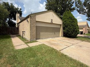 13310 Robinglen Dr, Houston, TX 77083