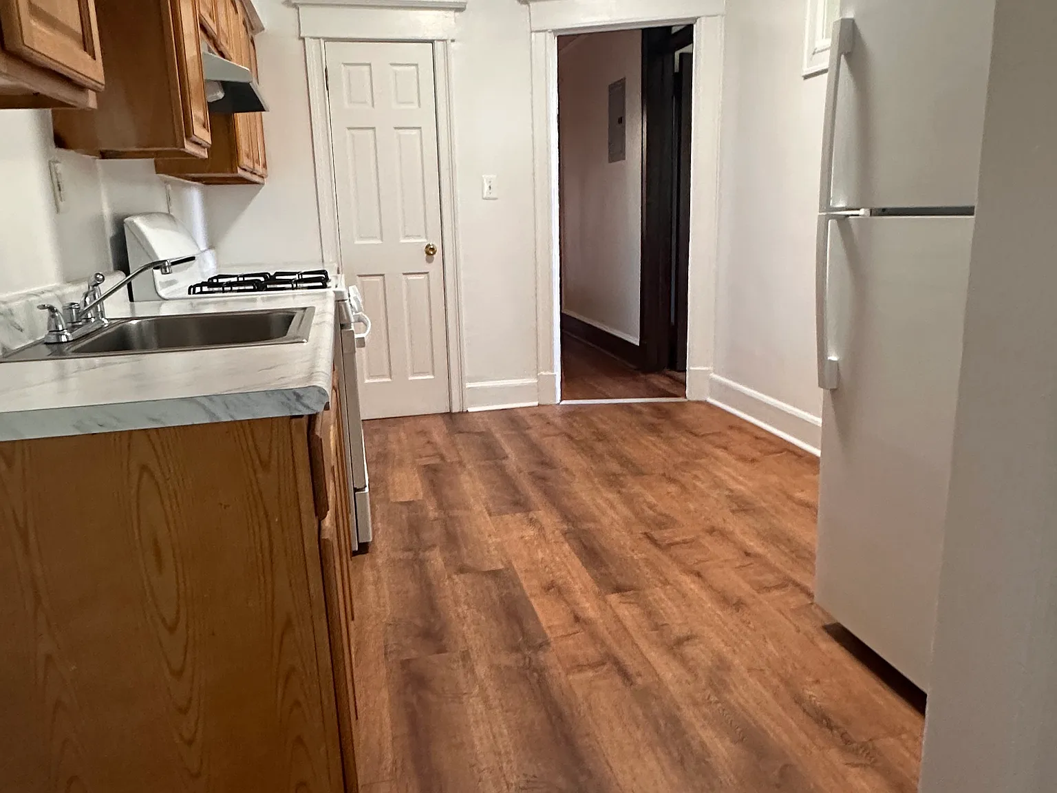 6 bed, 1.5 bath, $3,600 — Photo 2