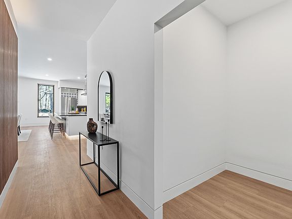 4th image of 2 Woodside Meadow Road