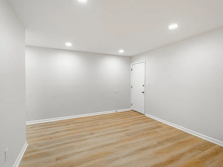 409 E Washington St #W-7 — Photo 11