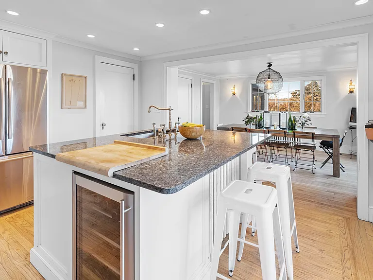 52 Fairlawn Dr — Photo 16
