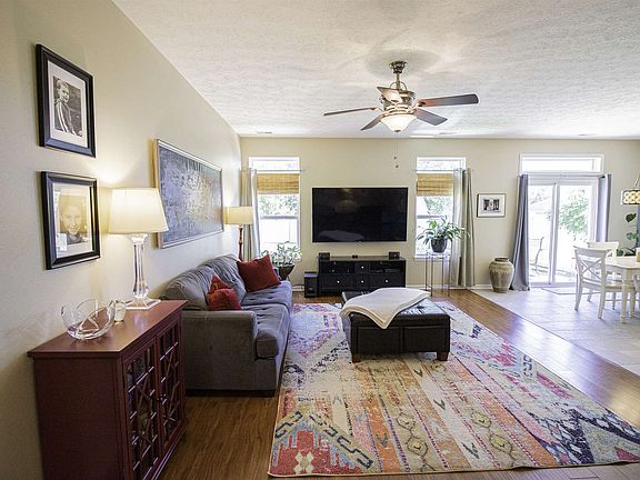 3rd image of 225 Equestrian Dr
