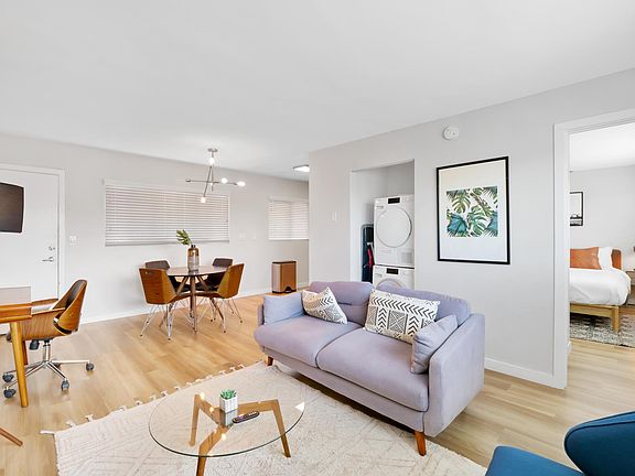 3rd image of 419 N Broadway Ave #1