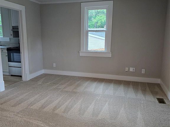 2nd image of 1729 Lakeview Dr
