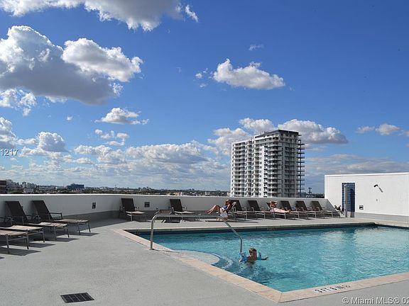 4th image of 1750 N Bayshore Dr APT 3301