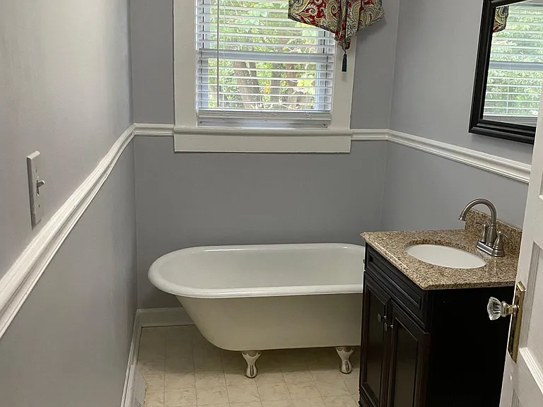 1343 S Battleground Ave — Photo 17