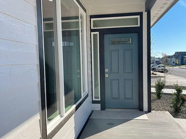 Modern design 3 bed, 2.5 bath duplex Available July 10th! — Photo 1