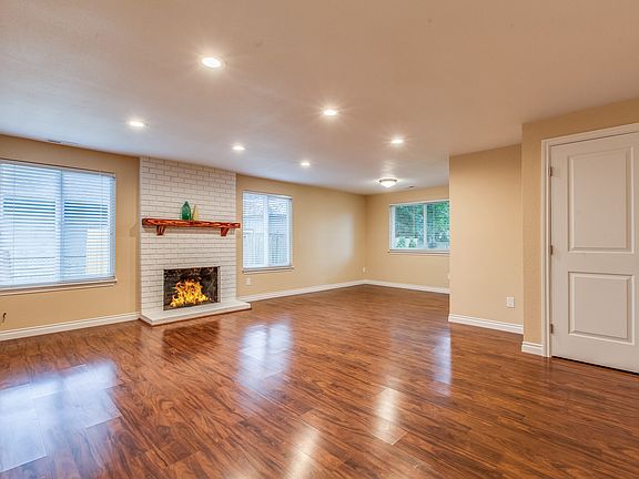 3rd image of 20824 5th Ave W