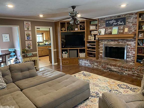 3rd image of 7 Marlaine Cir