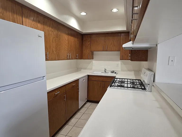 1075 Newport Ave #4 — Photo 8