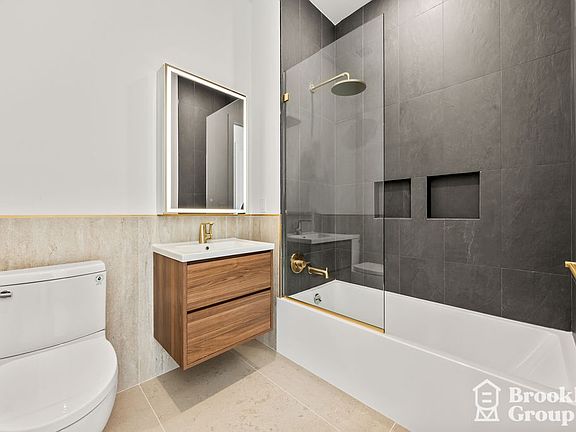 4th image of 556 Baltic St #508