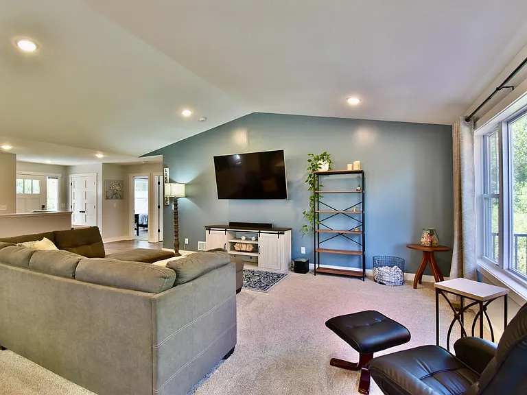 6501 Carrigan Lake Dr — Photo 11