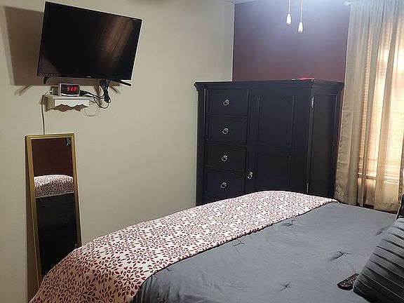 5th image of 206 Sydnee Ln